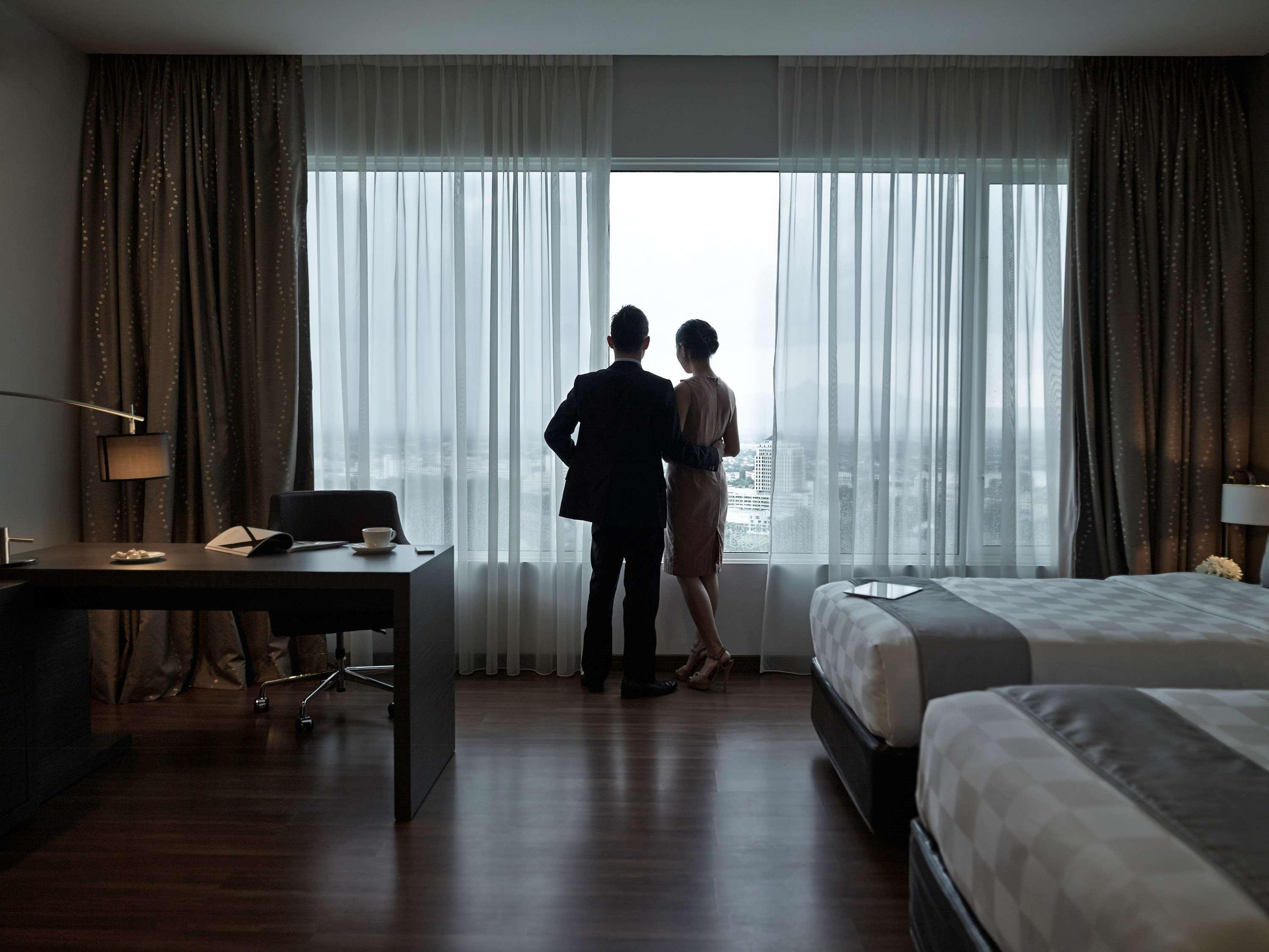Готель Pullman Кучінг Екстер'єр фото A hotel room