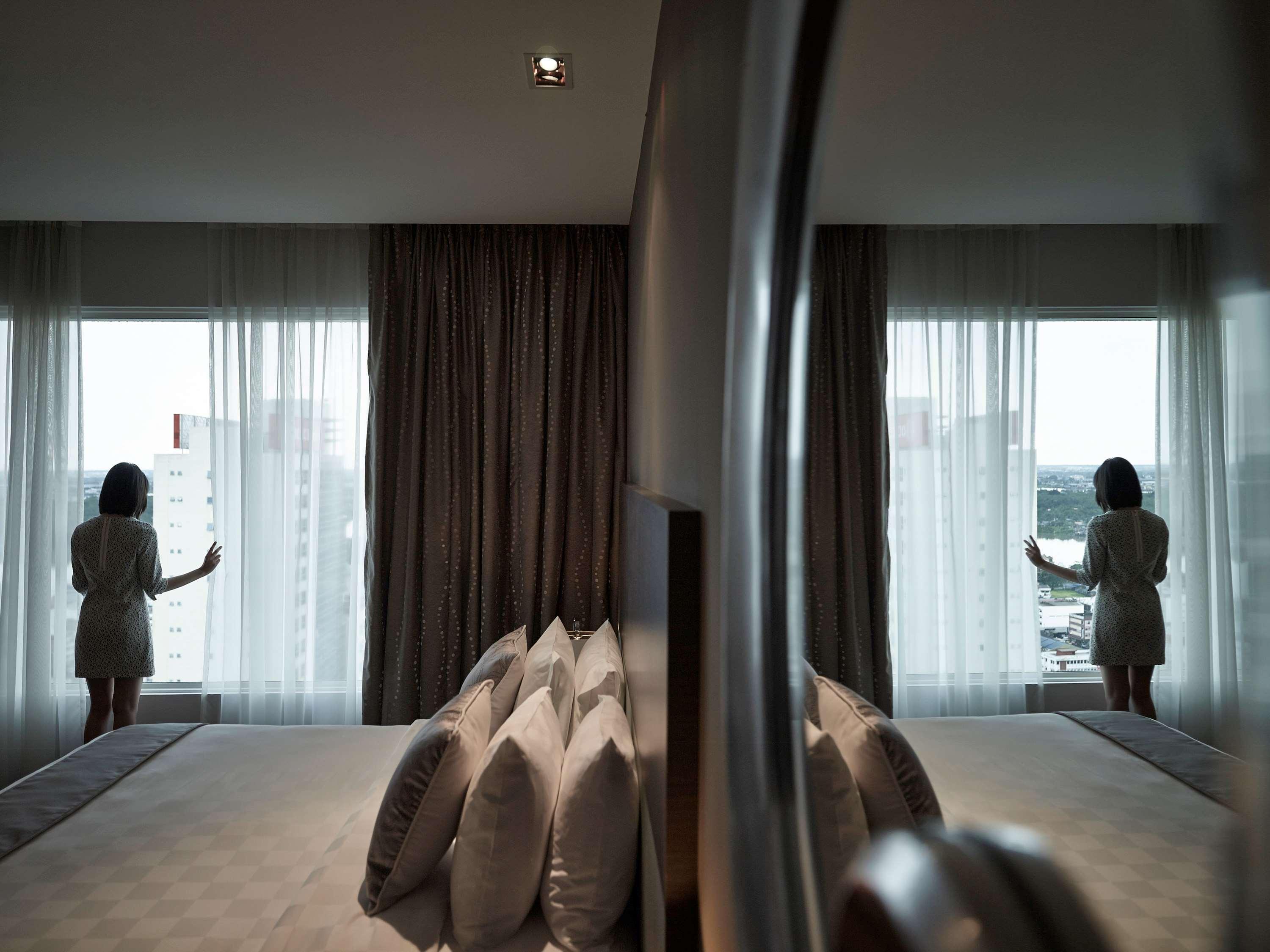 Готель Pullman Кучінг Екстер'єр фото A room at the hotel