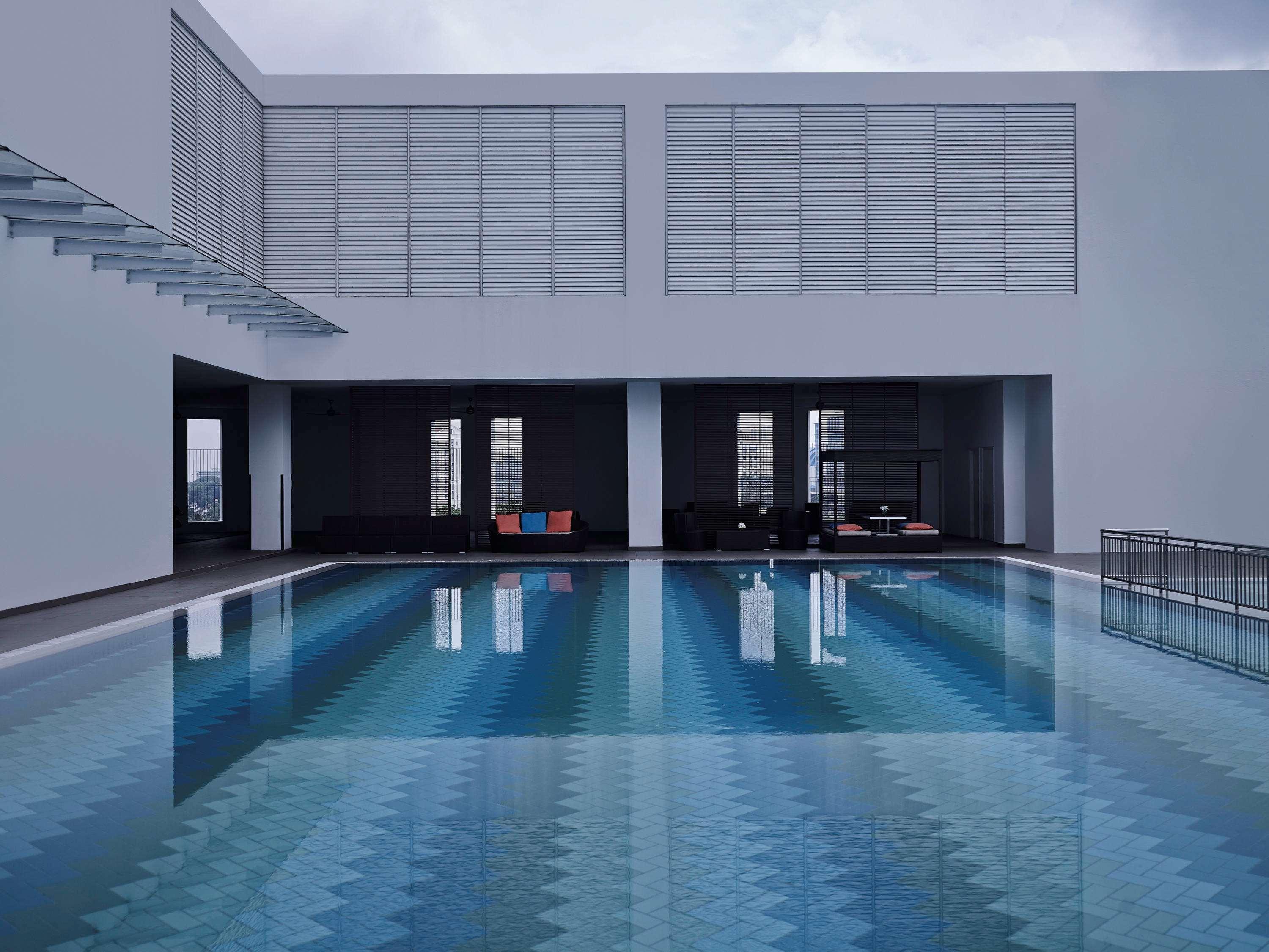 Готель Pullman Кучінг Екстер'єр фото The swimming pool