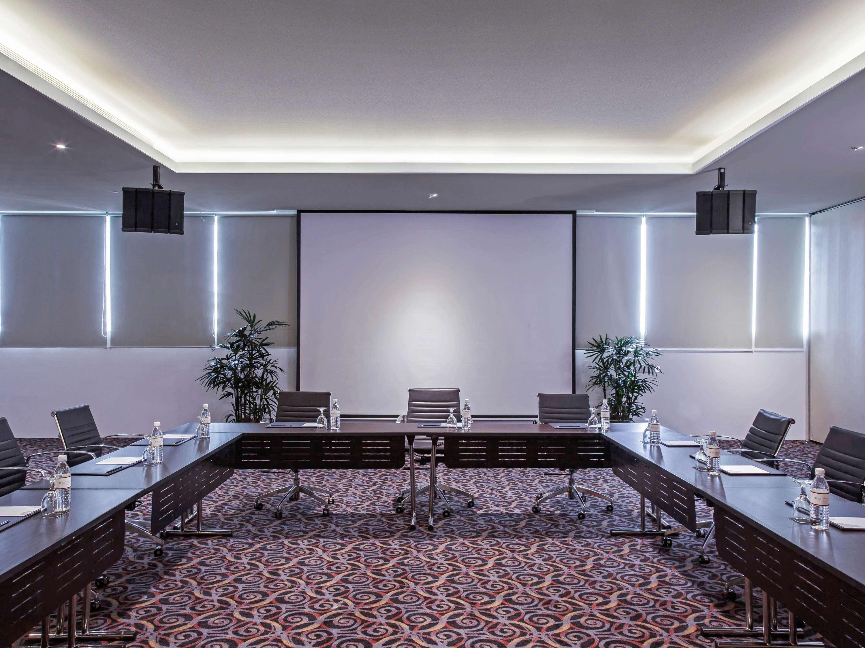 Готель Pullman Кучінг Екстер'єр фото Meeting room