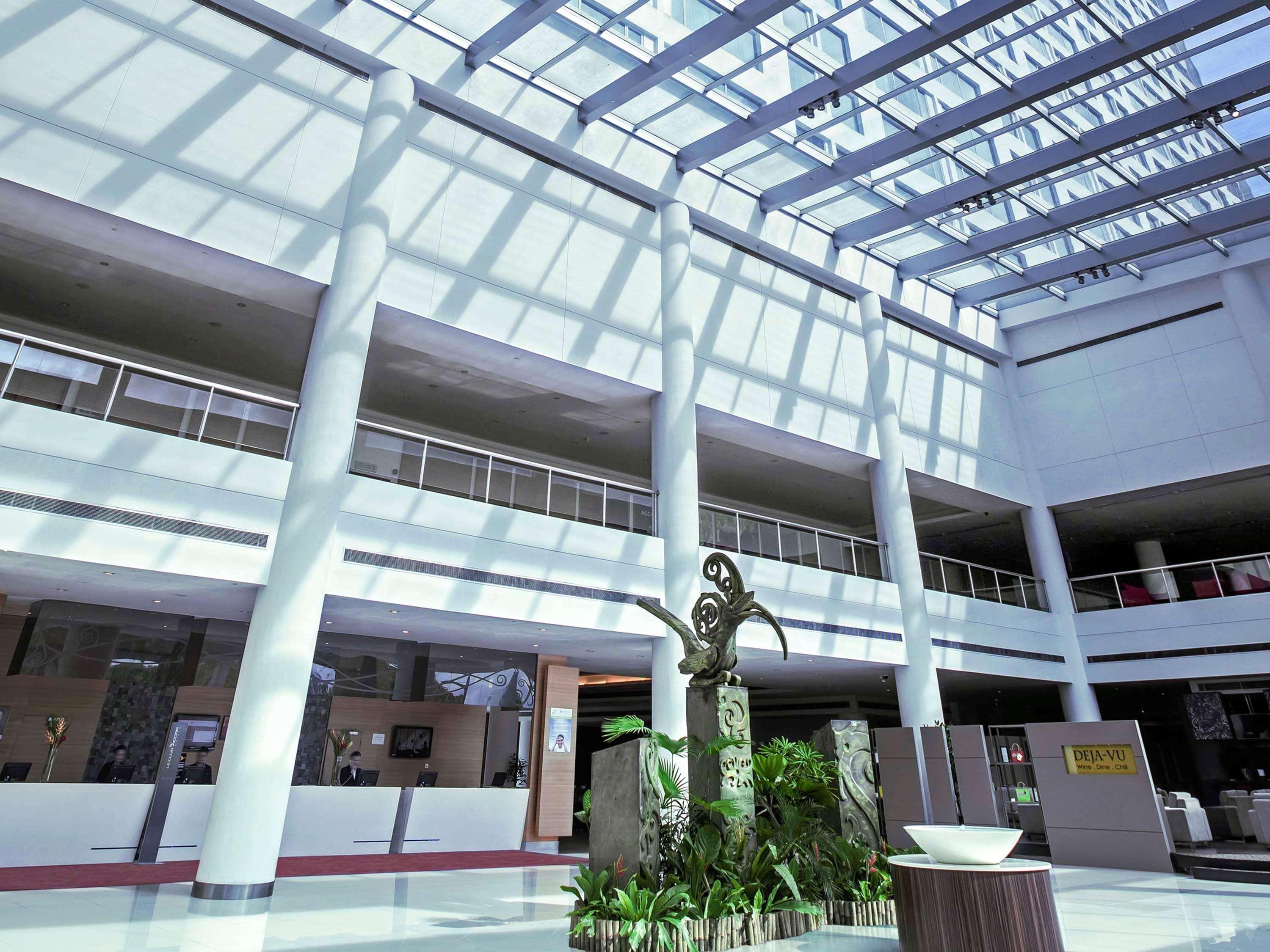 Готель Pullman Кучінг Екстер'єр фото The atrium of the University of Novi Sad