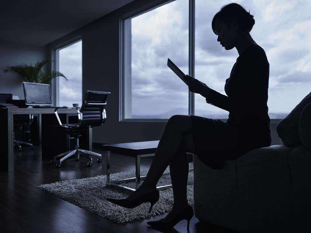 Готель Pullman Кучінг Екстер'єр фото A woman working in a dark office