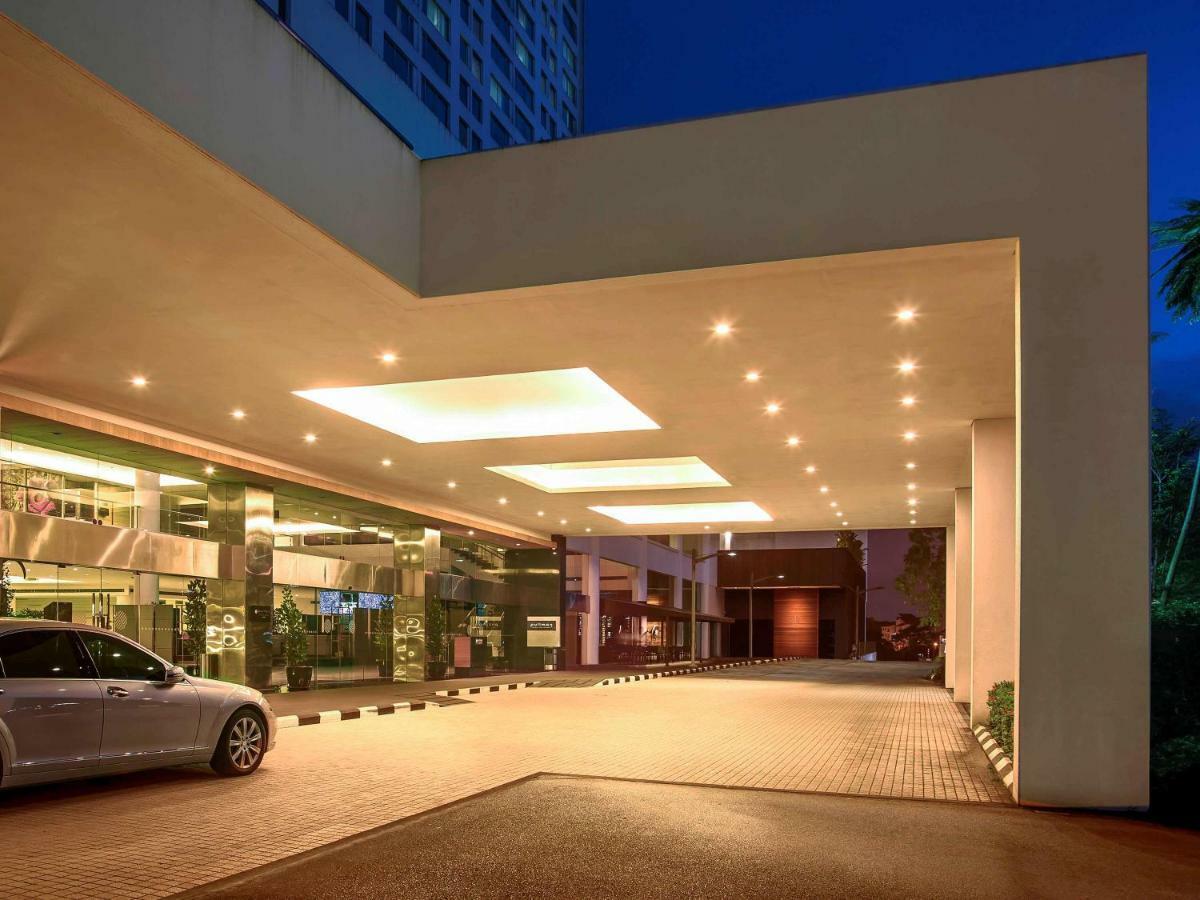 Готель Pullman Кучінг Екстер'єр фото Entrance