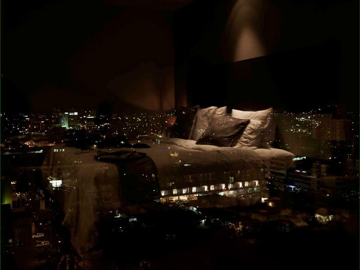 Готель Pullman Кучінг Екстер'єр фото The view from the 100th floor of the building at night